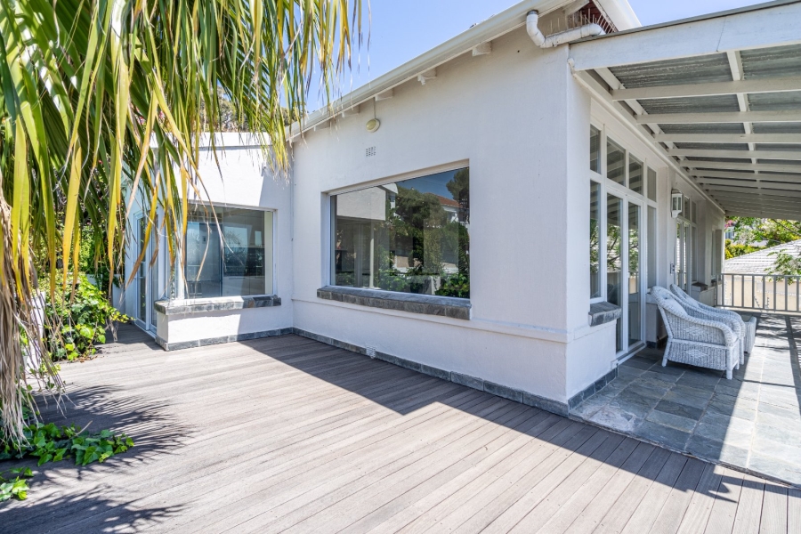 To Let 1 Bedroom Property for Rent in Green Point Western Cape